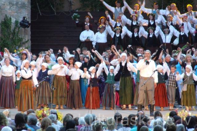 Folkloras kopa "Tarkšķi"
